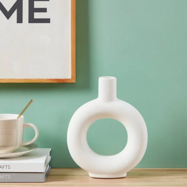Eglo 421246 "Fıhety" Beyaz Seramik Vazo 22,5cm Yüksekliğinde